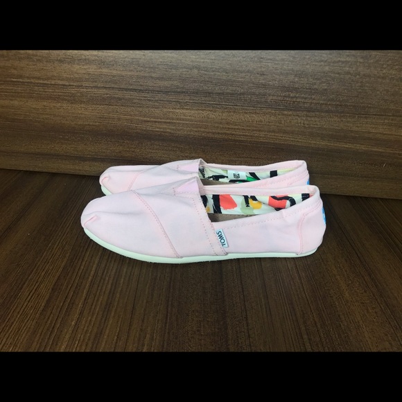 TOMS Women’s Pink Canvas Classics Size 10 - Picture 1 of 8